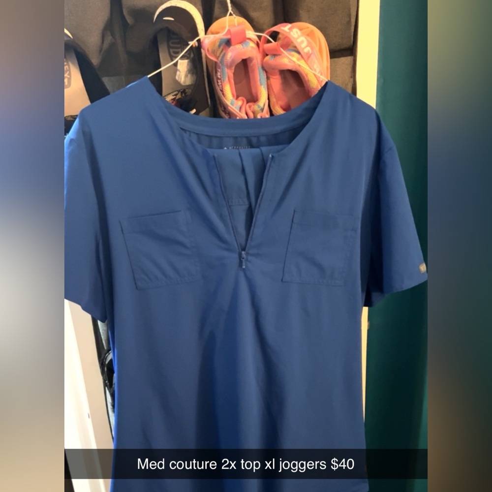 Scrub set
